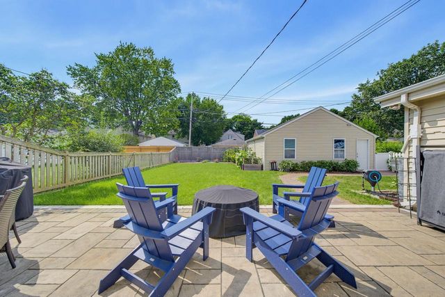 5251 N Santa Monica BOULEVARD, Whitefish Bay, WI 53217