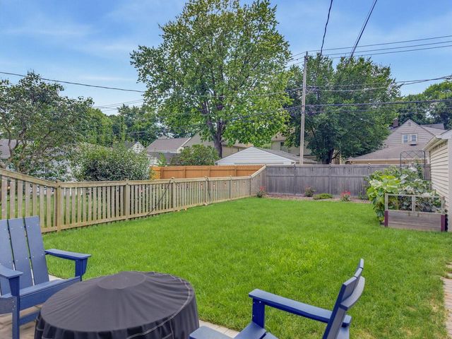 5251 N Santa Monica BOULEVARD, Whitefish Bay, WI 53217