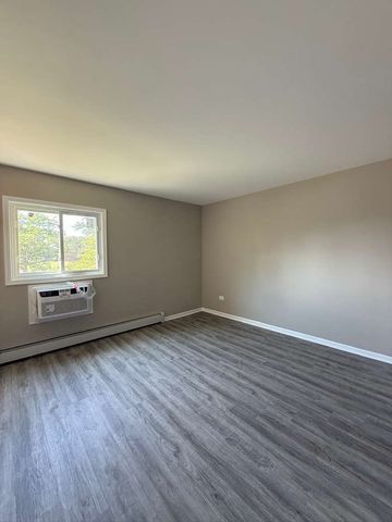 161 W Elk Trail 262, Carol Stream, IL 60188
