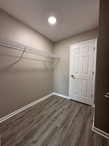 161 W Elk Trail 262, Carol Stream, IL 60188