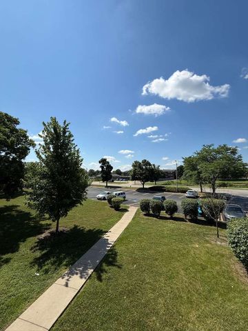 161 W Elk Trail 262, Carol Stream, IL 60188
