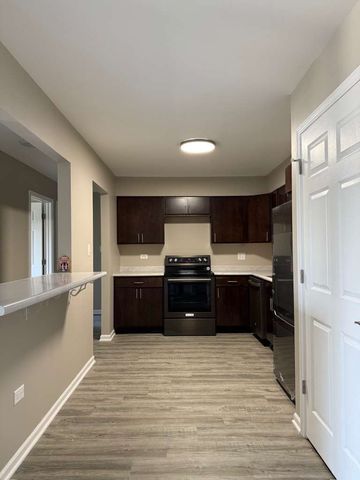 161 W Elk Trail 262, Carol Stream, IL 60188