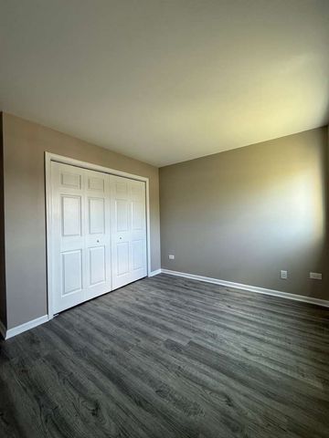161 W Elk Trail 262, Carol Stream, IL 60188