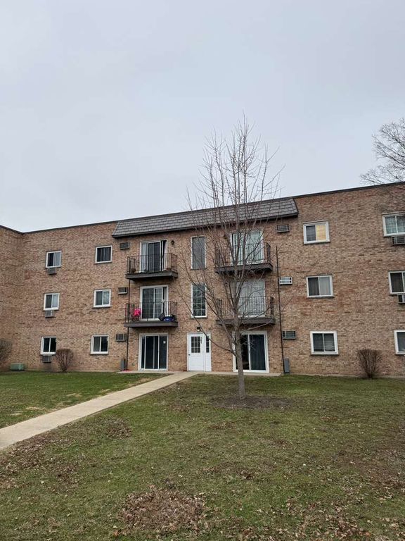 161 W Elk Trail 262, Carol Stream, IL 60188