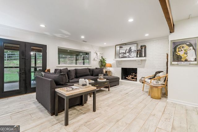 118 Glenell Drive, Woodstock, GA 30189