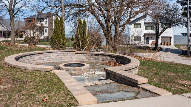 8610 Lakeshore DRIVE, Pleasant Prairie, WI 53158