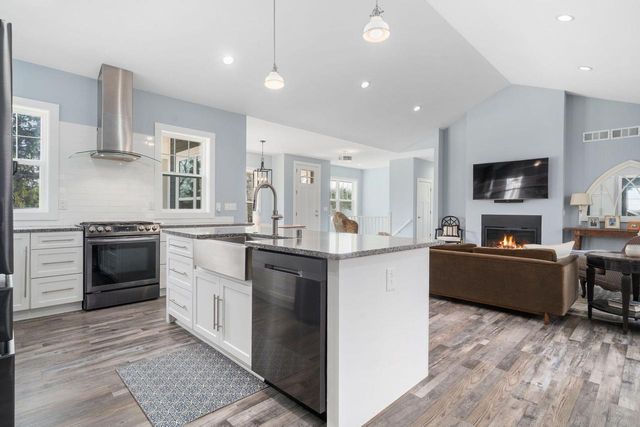 8610 Lakeshore DRIVE, Pleasant Prairie, WI 53158