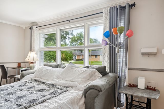 412 N Ridgeland Avenue, Elmhurst, IL 60126