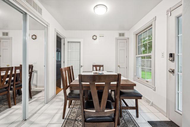 412 N Ridgeland Avenue, Elmhurst, IL 60126