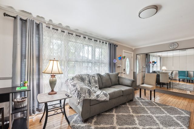 412 N Ridgeland Avenue, Elmhurst, IL 60126