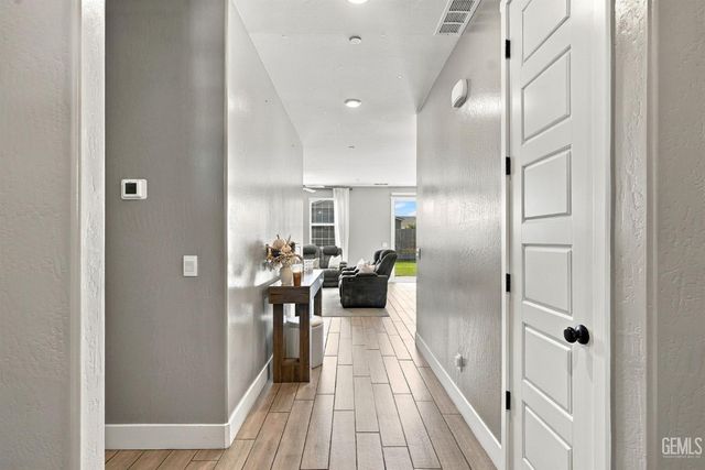 6001 Cardano Avenue, Bakersfield, CA 93313