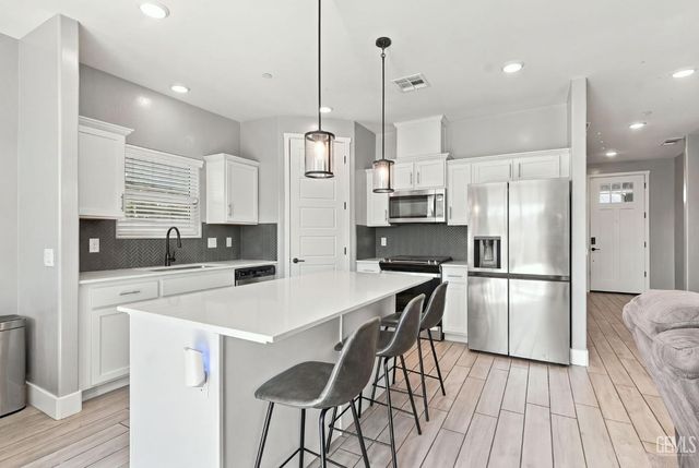 6001 Cardano Avenue, Bakersfield, CA 93313