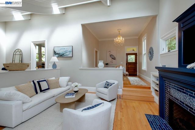 1003 Morton St, Alameda, CA 94501