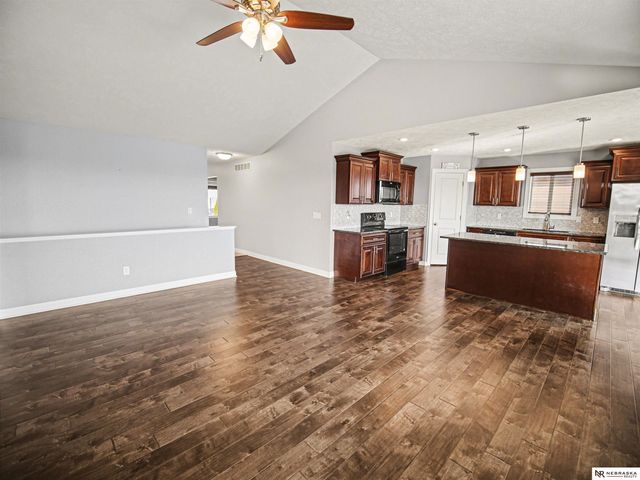 1224 N 100th Street, Lincoln, NE 68527