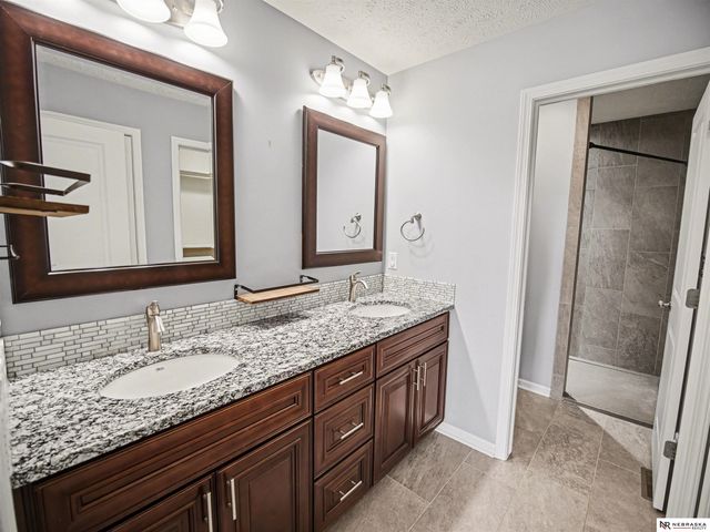 1224 N 100th Street, Lincoln, NE 68527