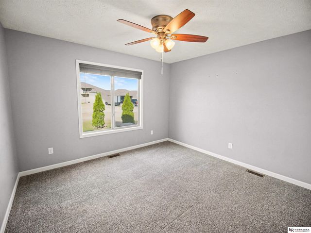 1224 N 100th Street, Lincoln, NE 68527