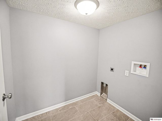 1224 N 100th Street, Lincoln, NE 68527