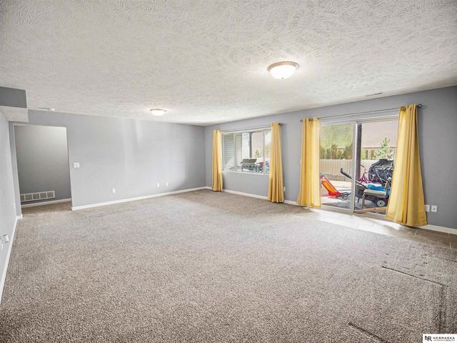 1224 N 100th Street, Lincoln, NE 68527