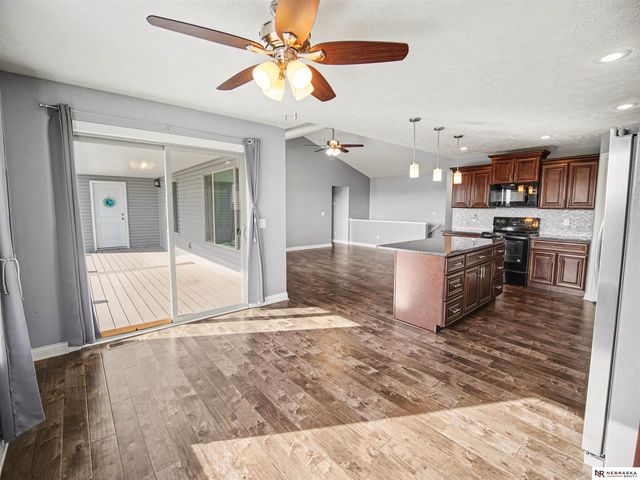 1224 N 100th Street, Lincoln, NE 68527