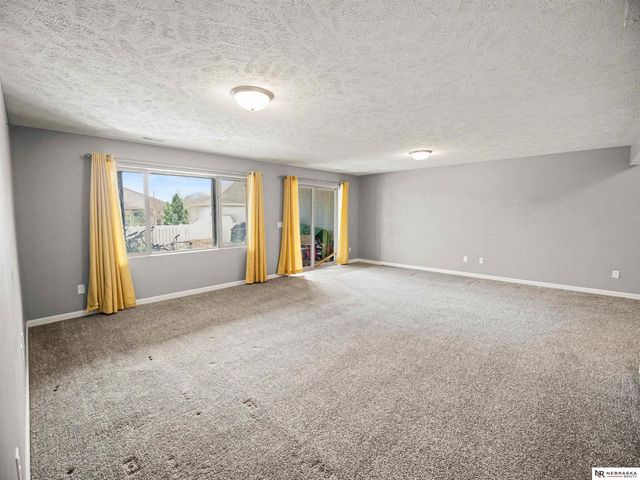 1224 N 100th Street, Lincoln, NE 68527