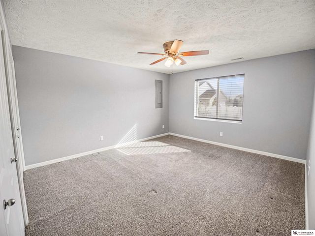 1224 N 100th Street, Lincoln, NE 68527