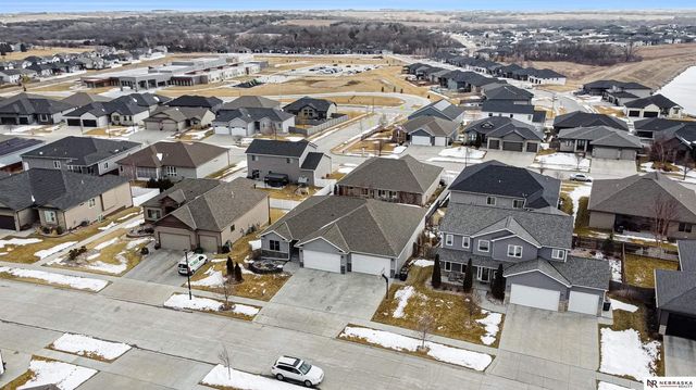 1224 N 100th Street, Lincoln, NE 68527