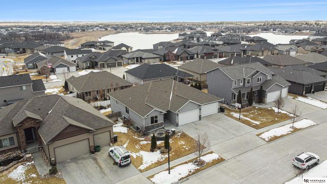 1224 N 100th Street, Lincoln, NE 68527