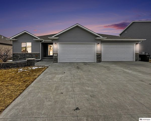 1224 N 100th Street, Lincoln, NE 68527