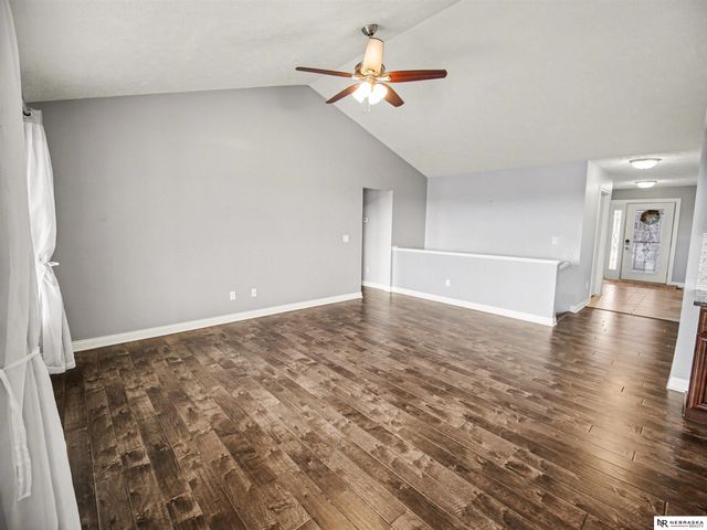 1224 N 100th Street, Lincoln, NE 68527