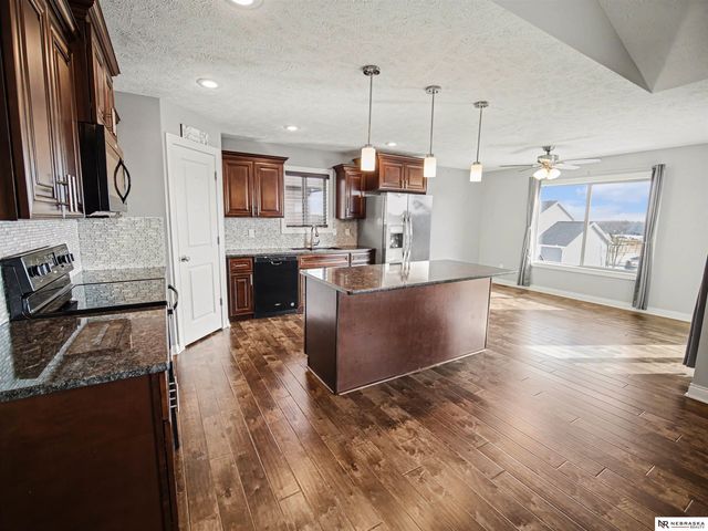 1224 N 100th Street, Lincoln, NE 68527