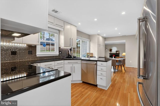 1354 SHALLOW FORD RD, Herndon, VA 20170