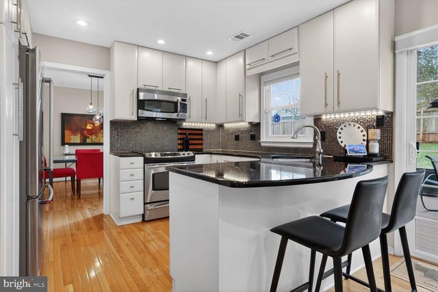 1354 SHALLOW FORD RD, Herndon, VA 20170