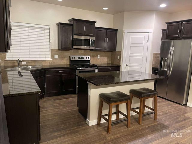 5265 N Diamond Creek Ave, Meridian, ID 83646