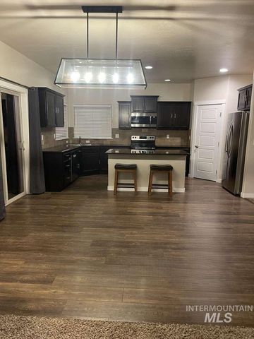 5265 N Diamond Creek Ave, Meridian, ID 83646