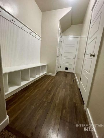 5265 N Diamond Creek Ave, Meridian, ID 83646