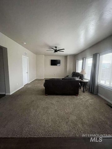 5265 N Diamond Creek Ave, Meridian, ID 83646