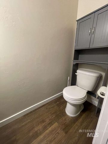 5265 N Diamond Creek Ave, Meridian, ID 83646