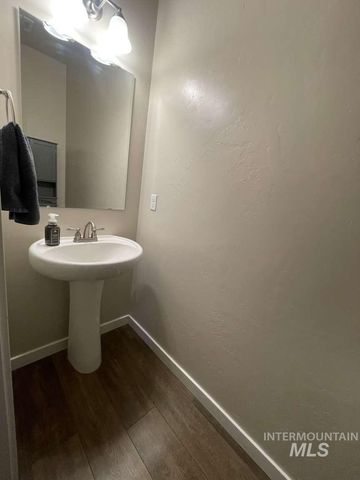 5265 N Diamond Creek Ave, Meridian, ID 83646