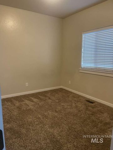 5265 N Diamond Creek Ave, Meridian, ID 83646