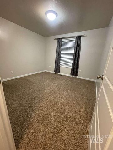 5265 N Diamond Creek Ave, Meridian, ID 83646