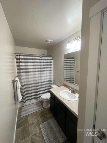 5265 N Diamond Creek Ave, Meridian, ID 83646