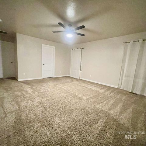 5265 N Diamond Creek Ave, Meridian, ID 83646