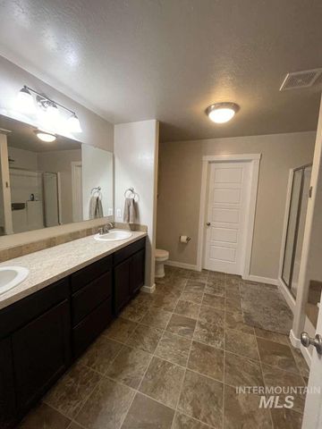 5265 N Diamond Creek Ave, Meridian, ID 83646