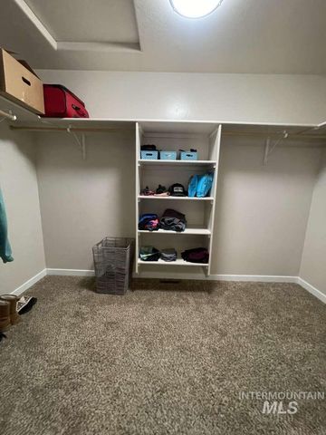 5265 N Diamond Creek Ave, Meridian, ID 83646