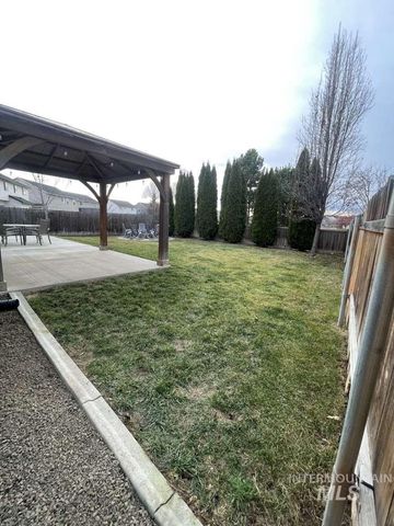 5265 N Diamond Creek Ave, Meridian, ID 83646