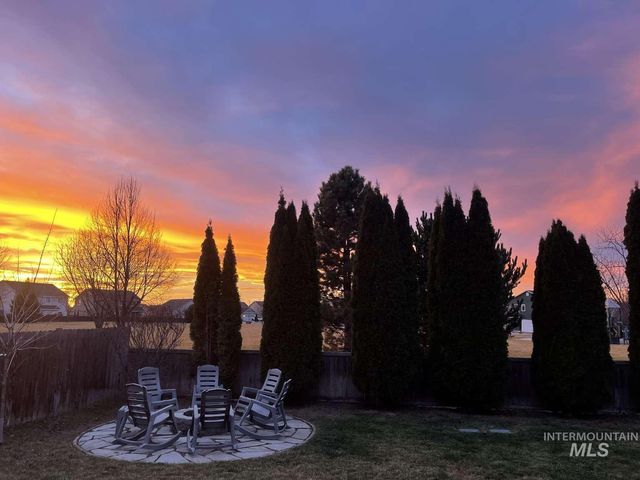 5265 N Diamond Creek Ave, Meridian, ID 83646