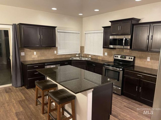 5265 N Diamond Creek Ave, Meridian, ID 83646