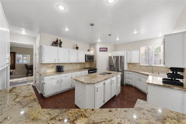 30161 Buck Tail, Canyon Lake, CA 92587