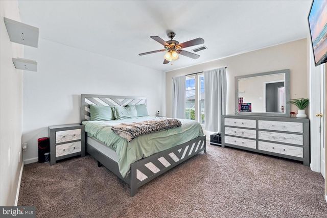215 N BRIDLEWOOD DR, Newark, DE 19702