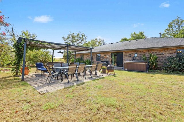 106800 S 3450 Road, Meeker, OK 74855
